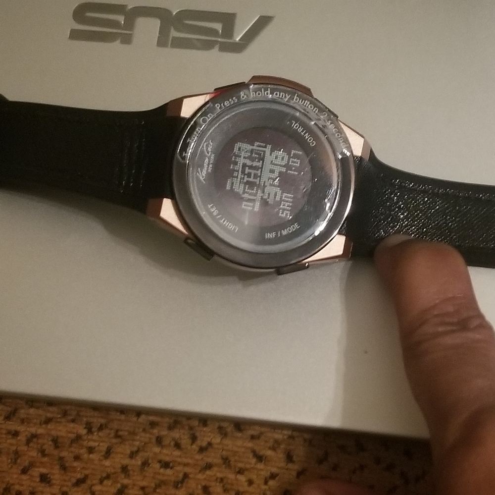 Watch - Picture 2 of 9